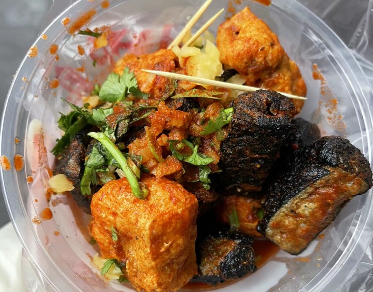 00后女儿旅游第二天拉黑42岁老母亲一天发300条微信吃啥都管